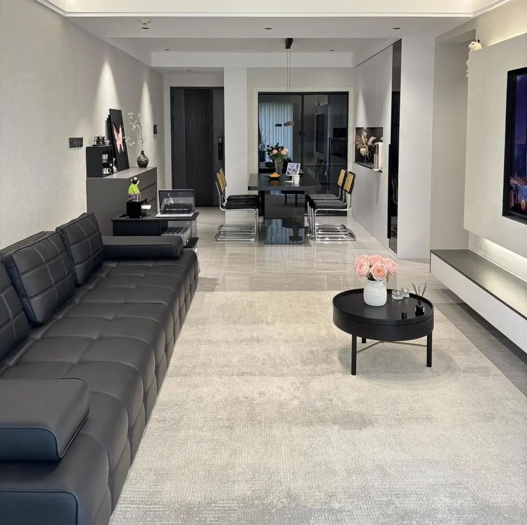 《不止 “黑白”，更是质感：打造有温度的极简家居》