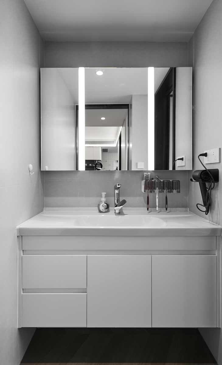 极简设计净化视觉冗余，纯粹色调勾勒理性与温度