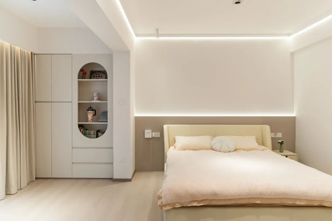 165㎡极简黑白风：隐形收纳+氛围灯带，清爽治愈的体验！