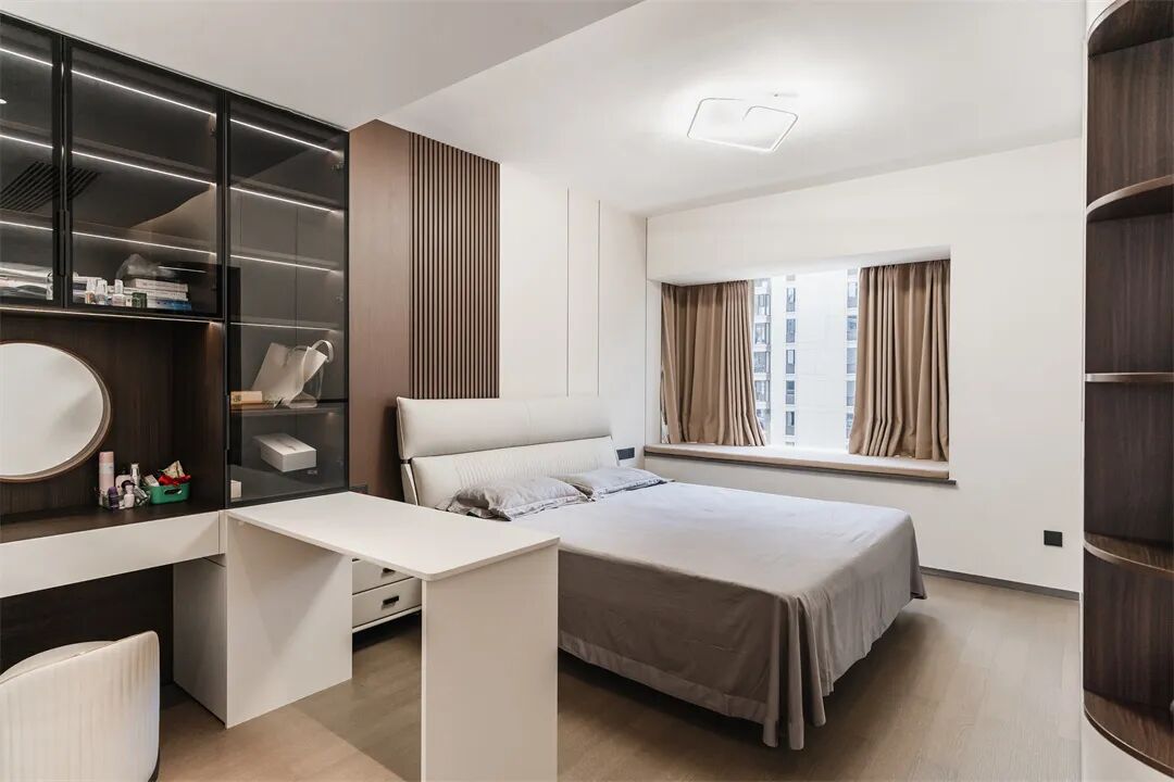 140㎡现代简约：简净的低饱和色系，诠释结构与色彩之美！