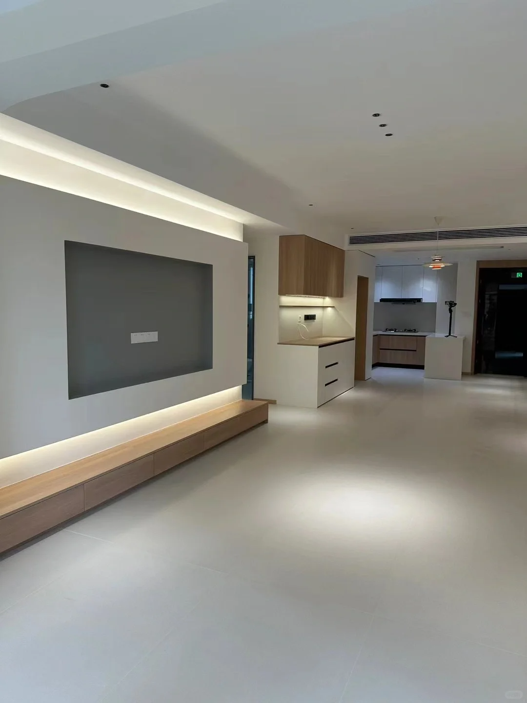 油漆工完工照 话说的再好。效果图做的再好，要能落地才行！