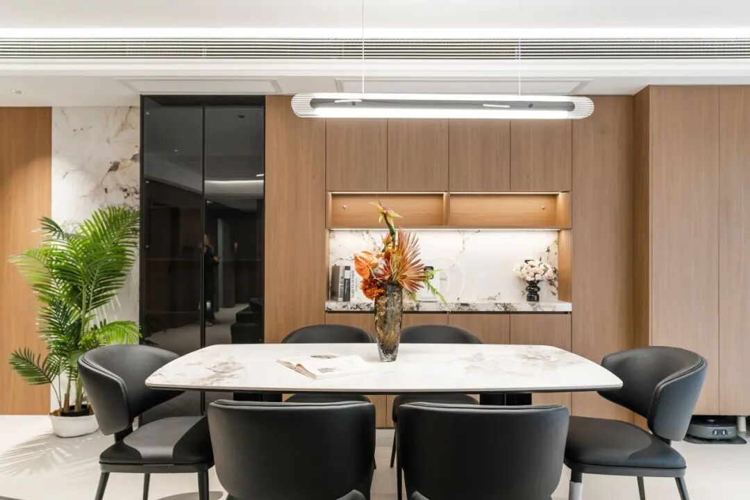 142㎡意式轻奢风：木质勾勒温润质感，细节打造理想人居！