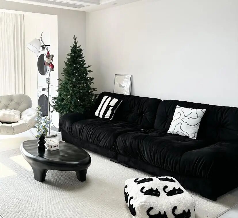 100平极简黑白灰：删繁就简里，藏着高级的生活质感》