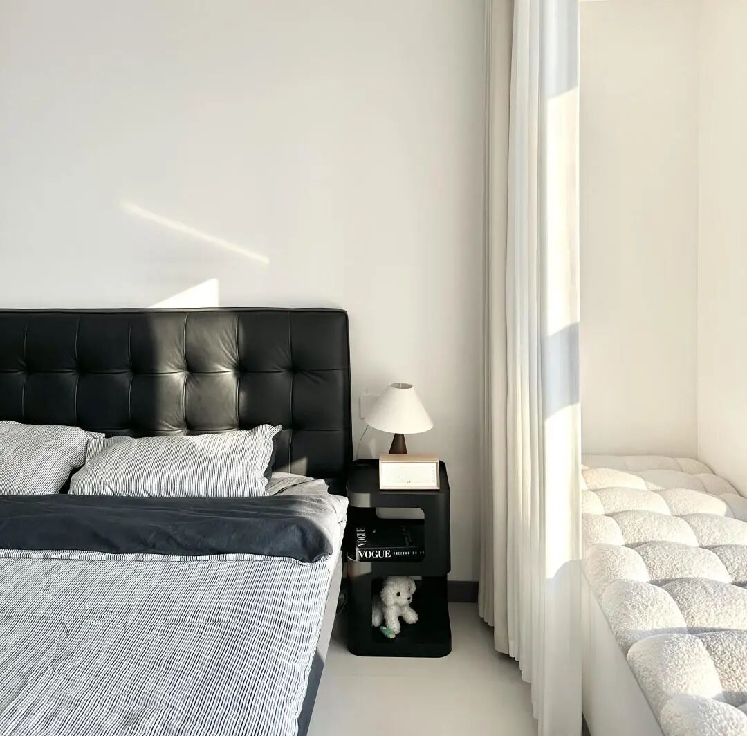 100平极简黑白灰：删繁就简里，藏着高级的生活质感》