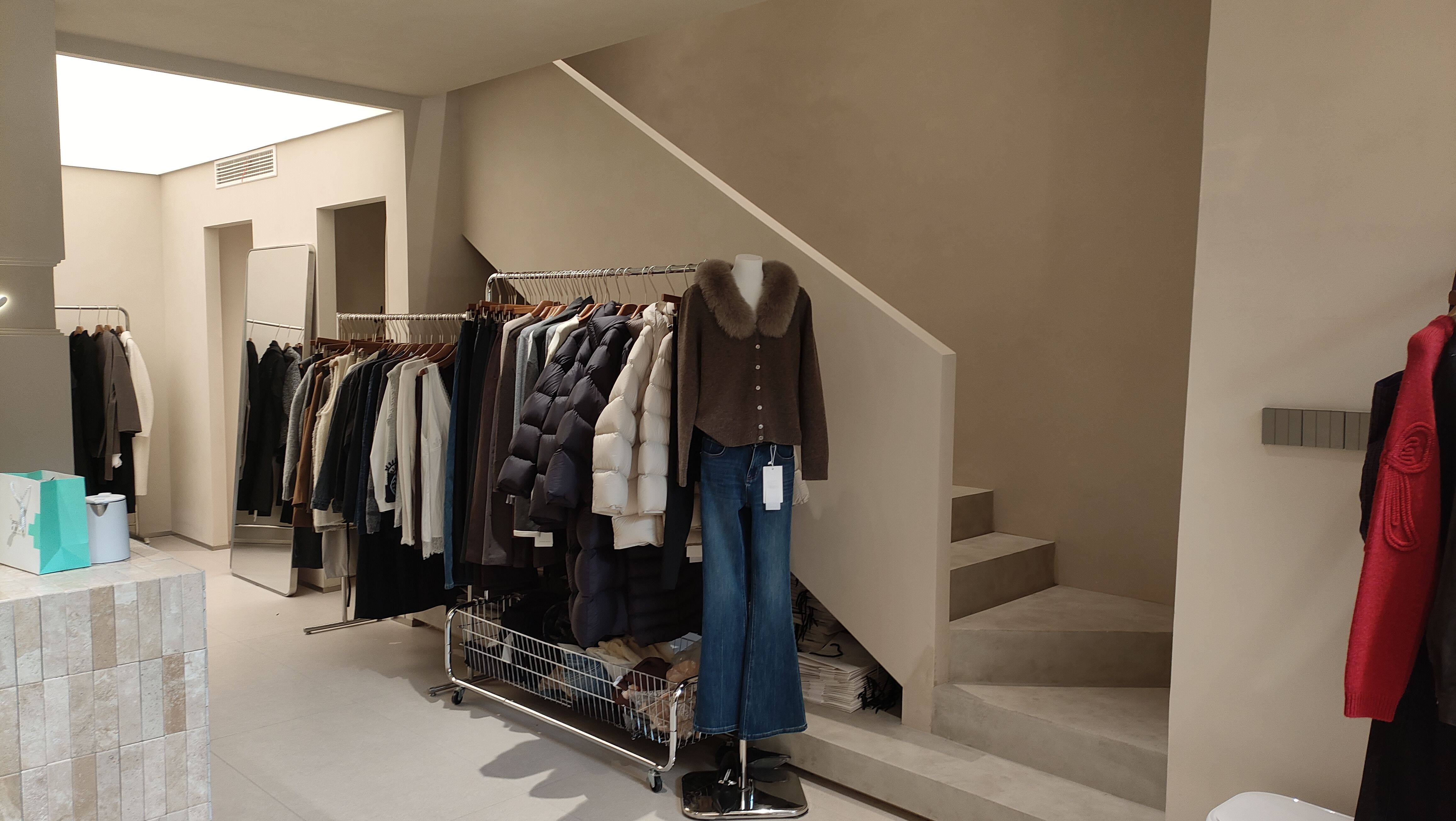 天府三街服装店商铺