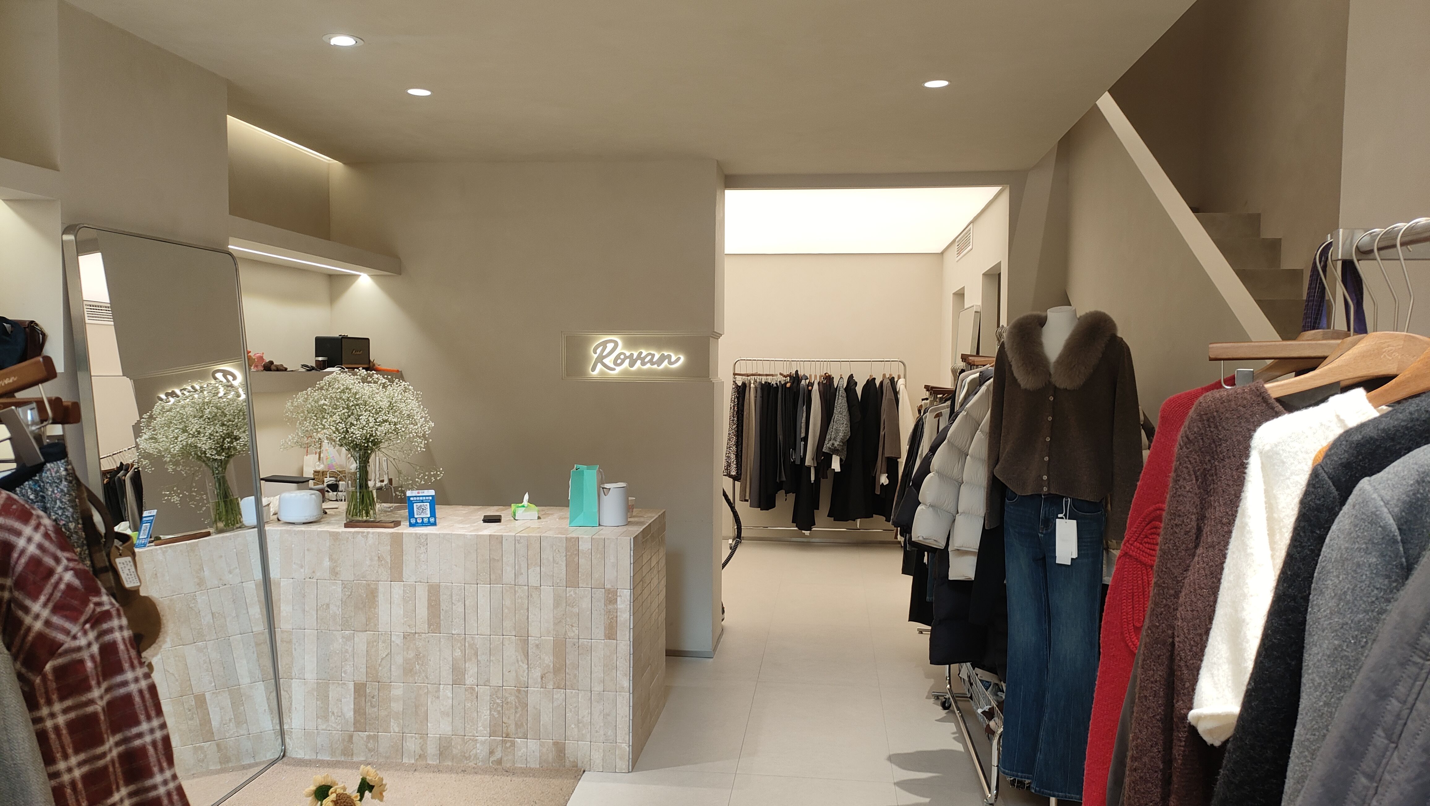 天府三街服装店商铺