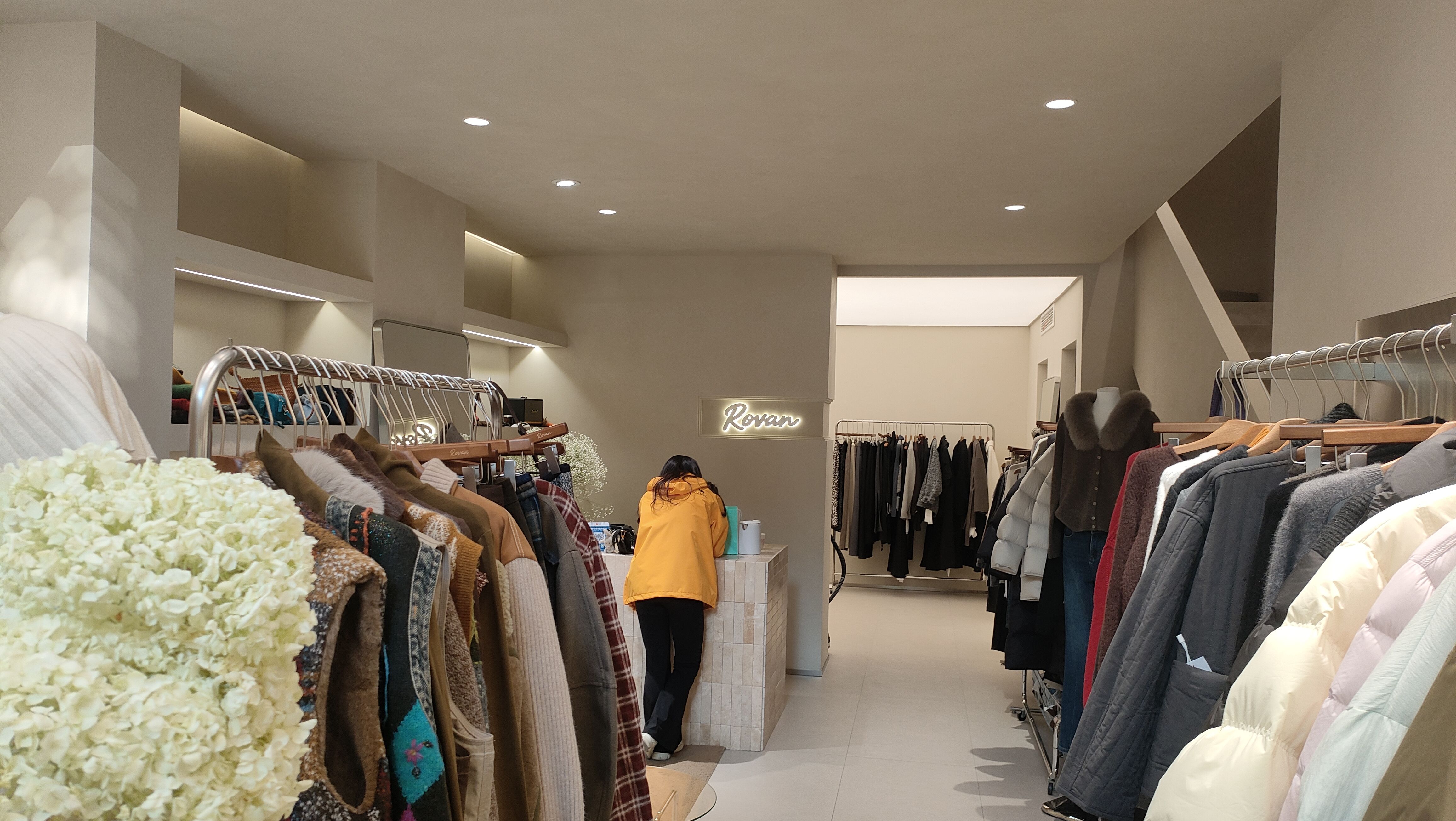 天府三街服装店商铺