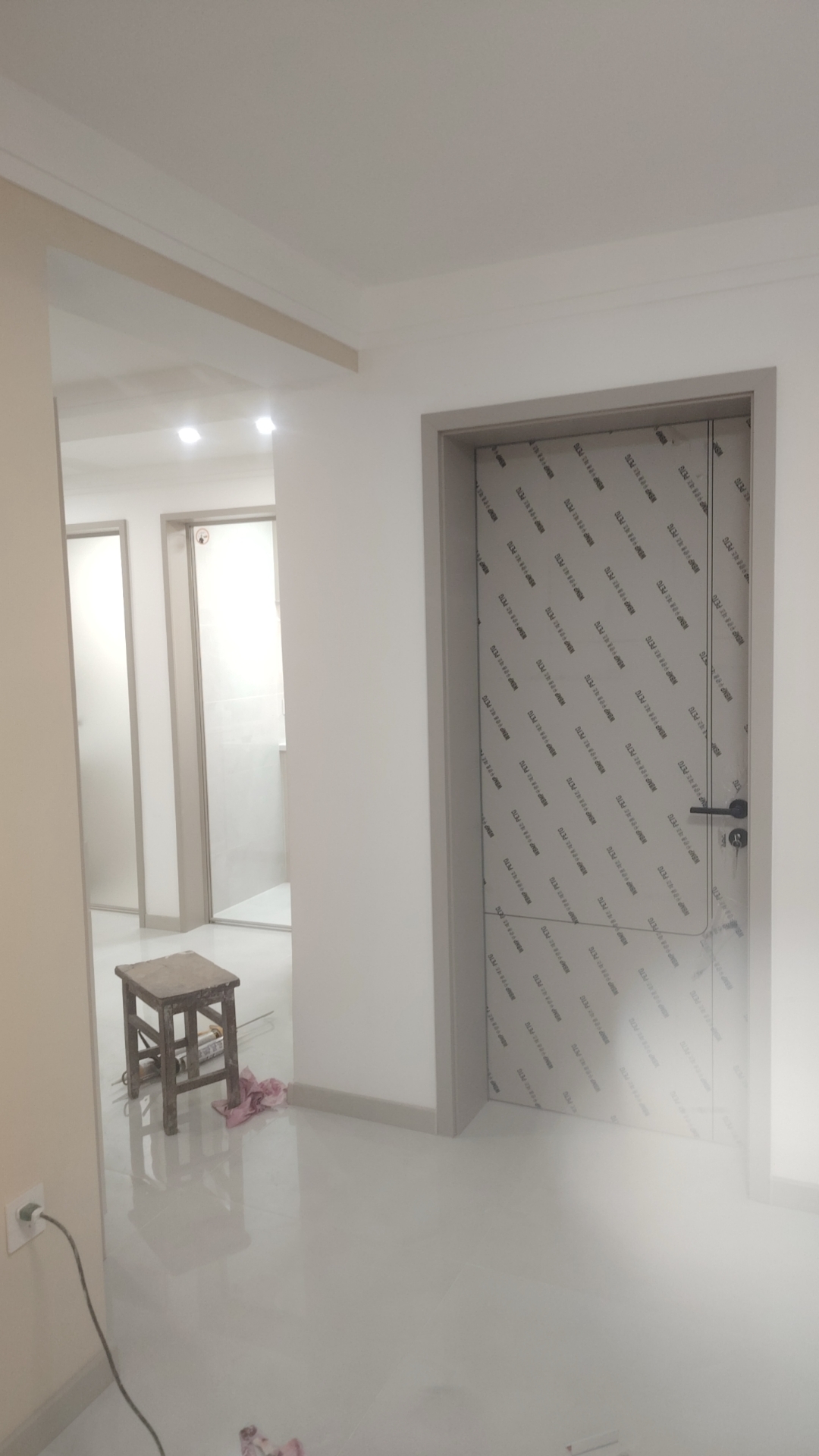 超小户型，所有空间都利用上的布局，完美交工