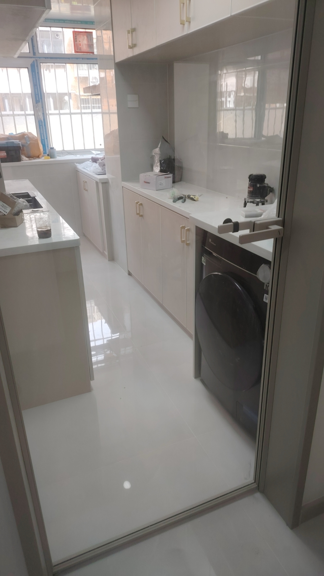 超小户型，所有空间都利用上的布局，完美交工