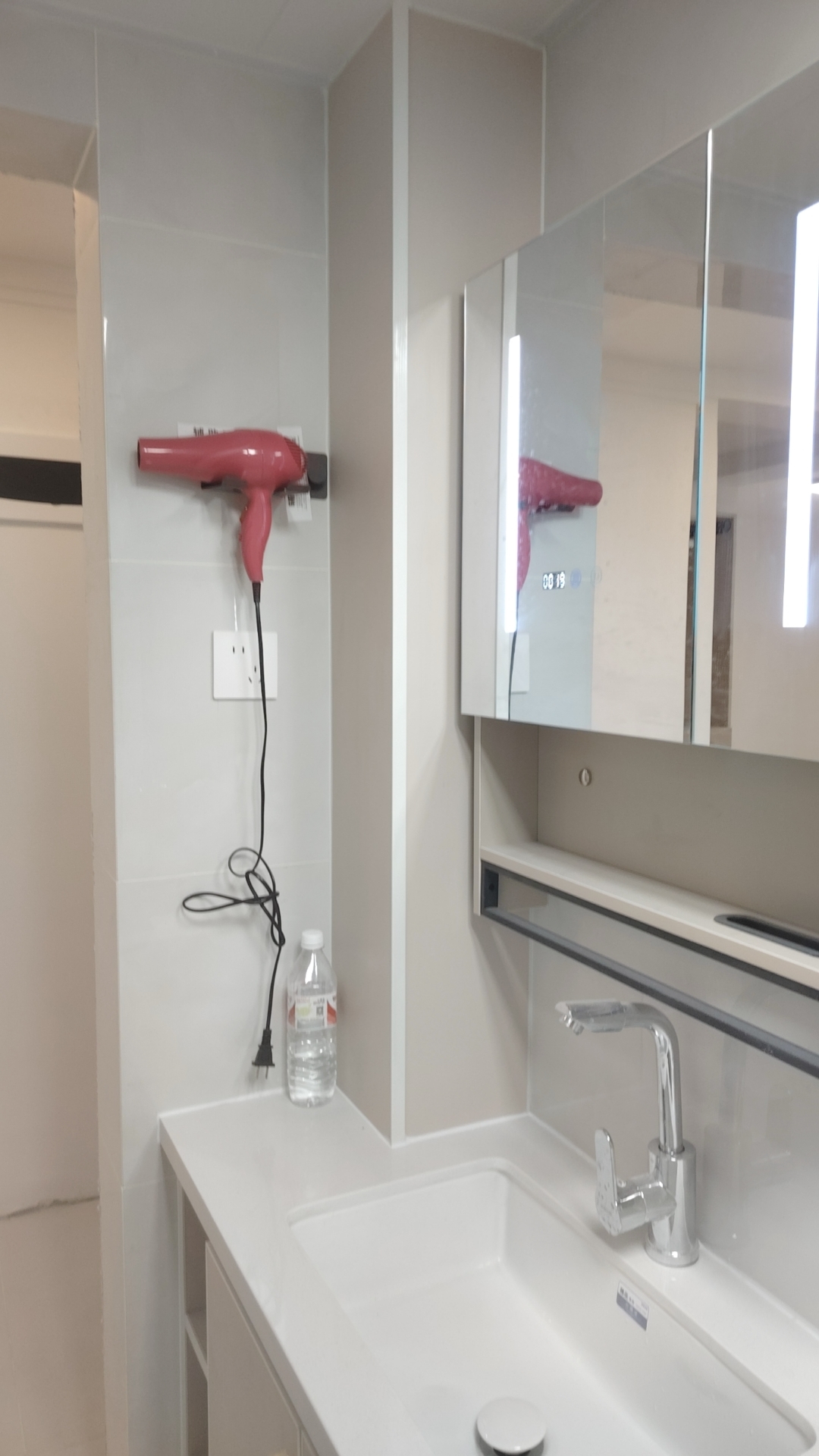 超小户型，所有空间都利用上的布局，完美交工