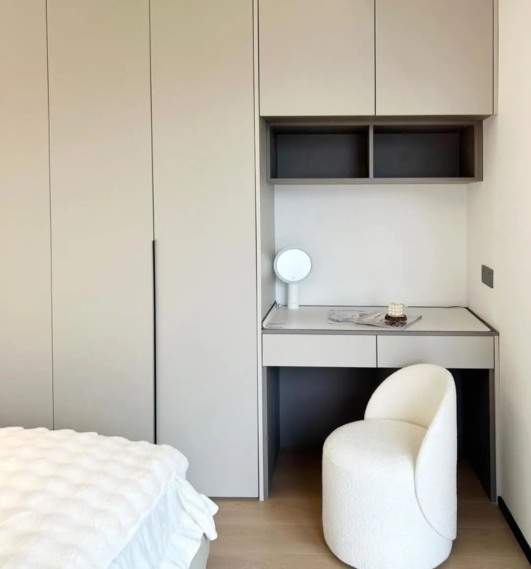 《黑白灰现代极简：让家回归本真的利落之美》