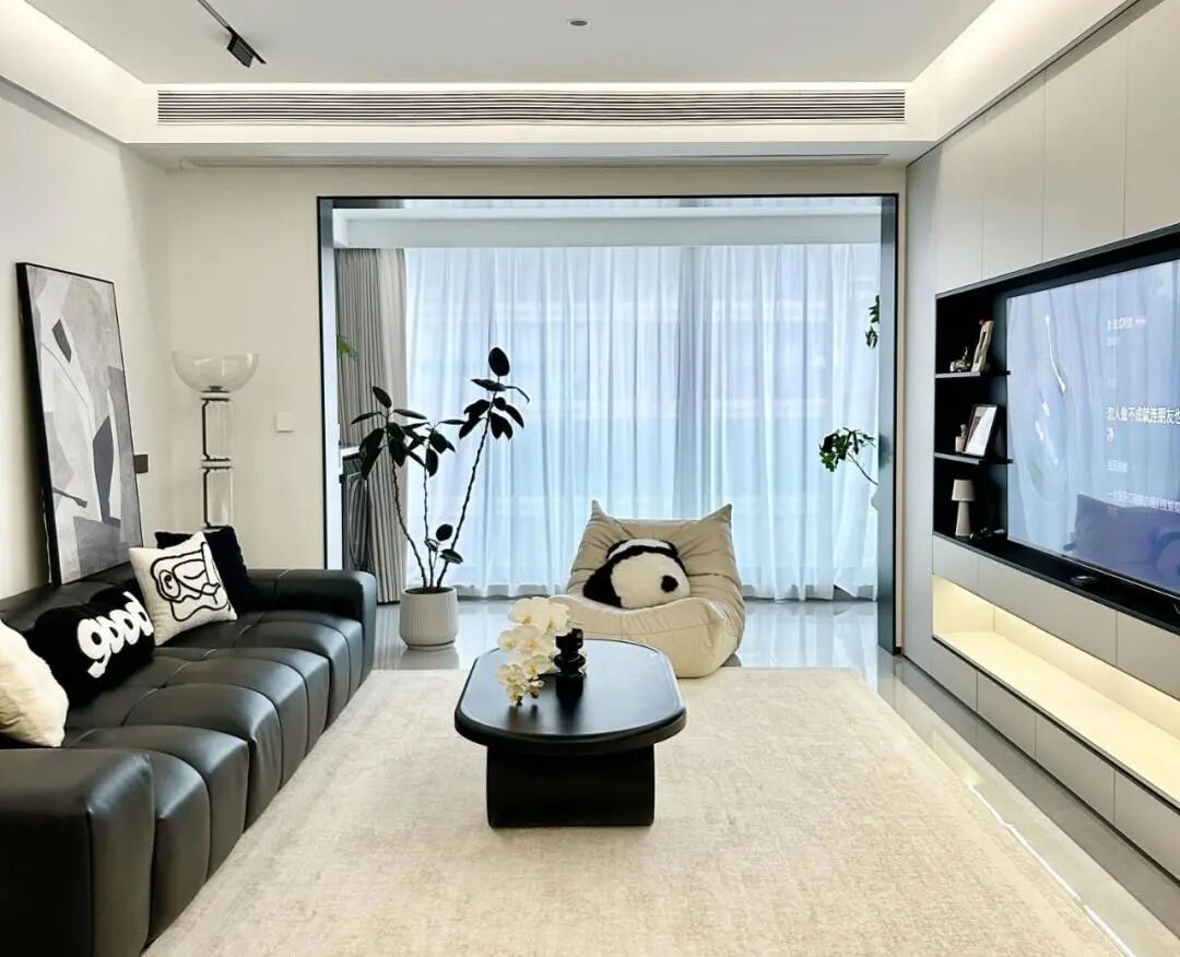 《黑白灰现代极简：让家回归本真的利落之美》