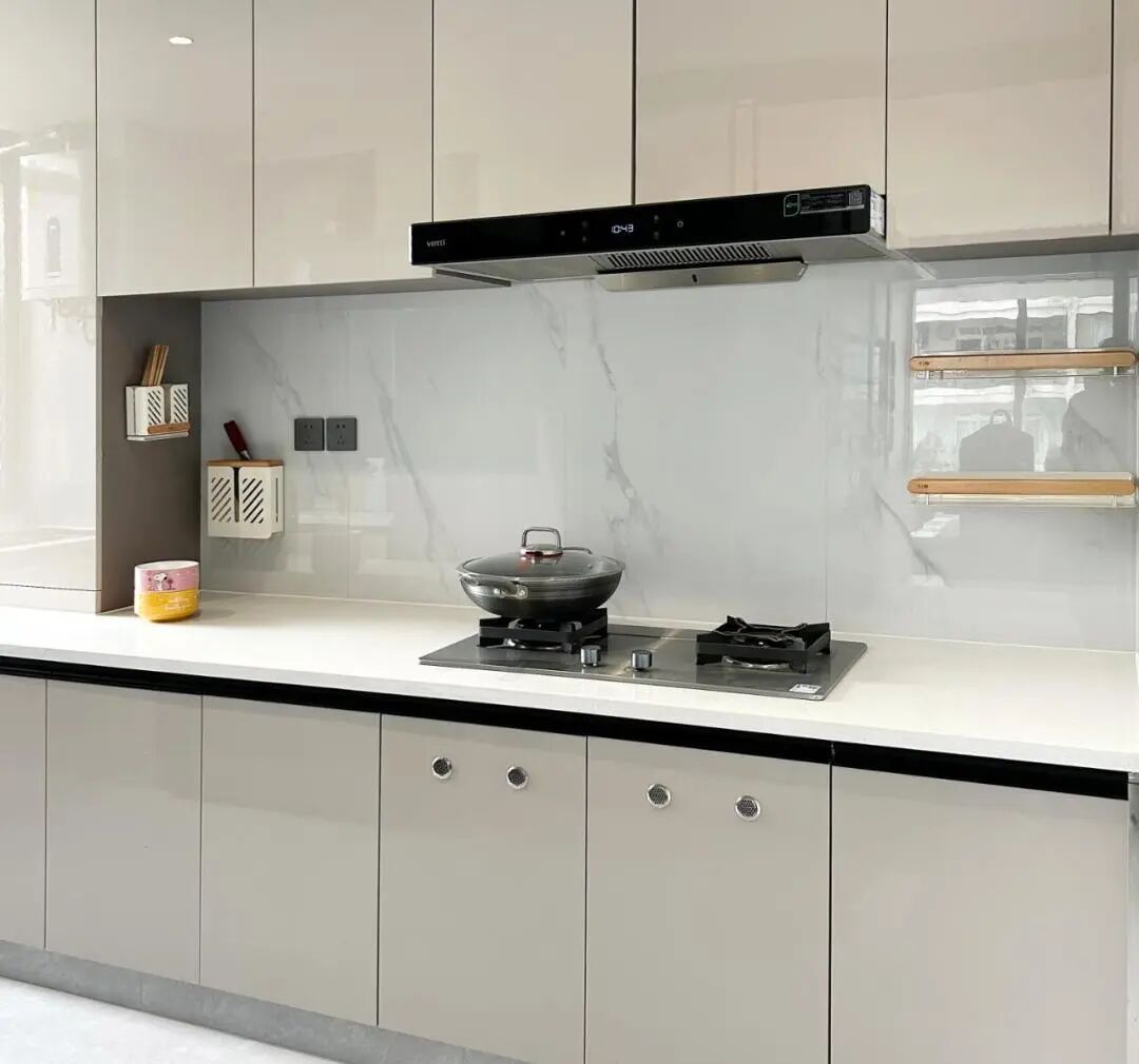 《黑白灰现代极简：让家回归本真的利落之美》