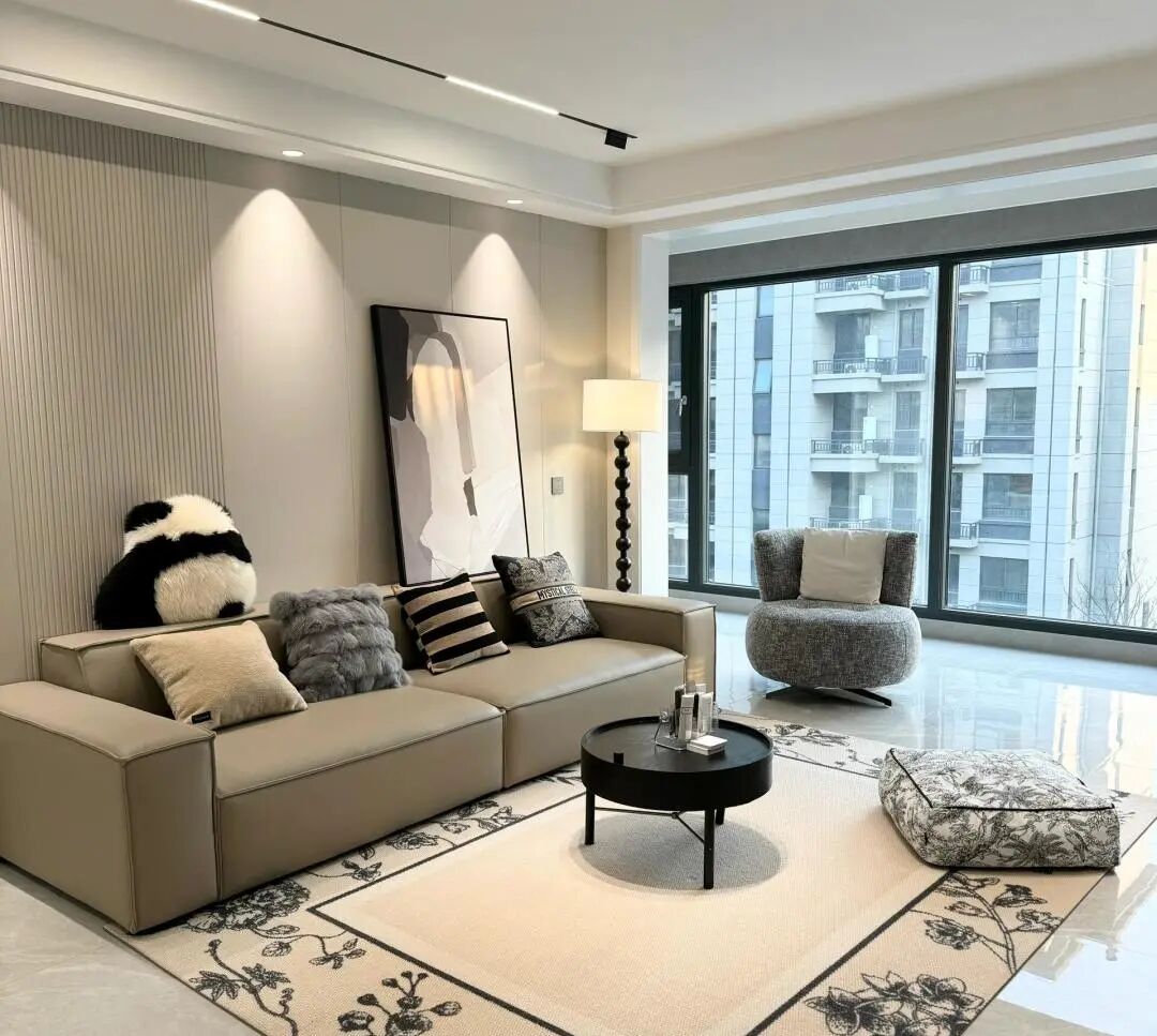 《现代简约风格：在克制与实用间，解锁生活的极简高级感》