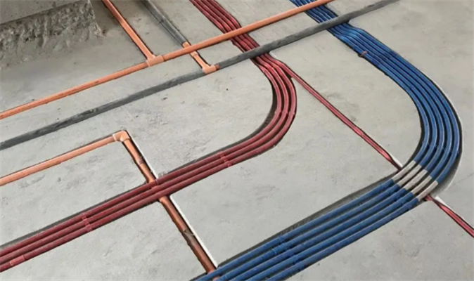 水电装修改造走顶好还是走地好