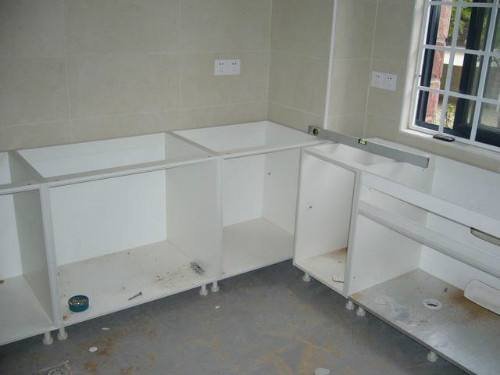 厨房装修万万不要再买橱柜了，让工人这样打造一个