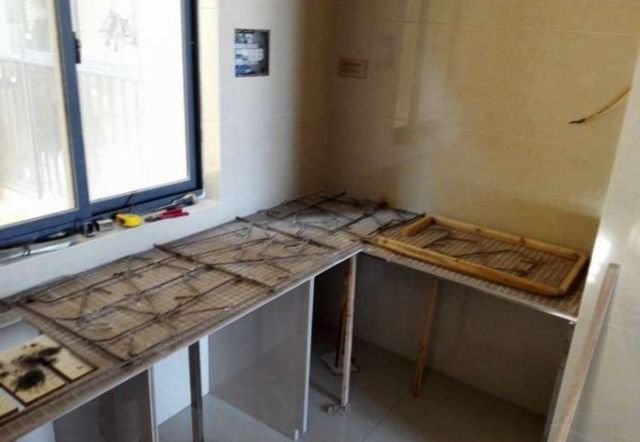 厨房装修万万不要再买橱柜了，让工人这样打造一个