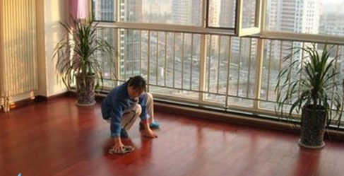 地板为什么有裂缝 怎么处理？