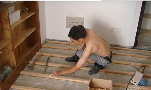 铺设地板为什么要打龙骨 一定要打龙骨吗？